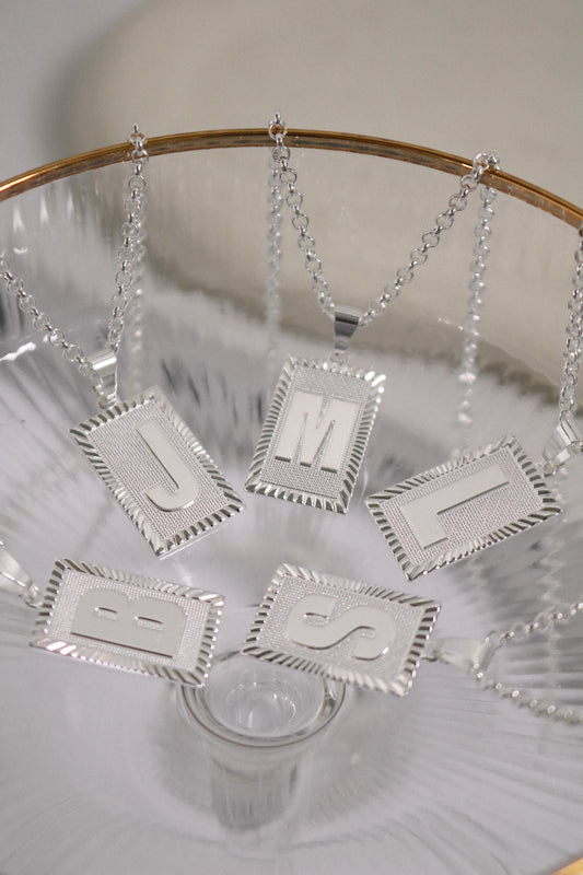 Colar Letra Medalha Prata